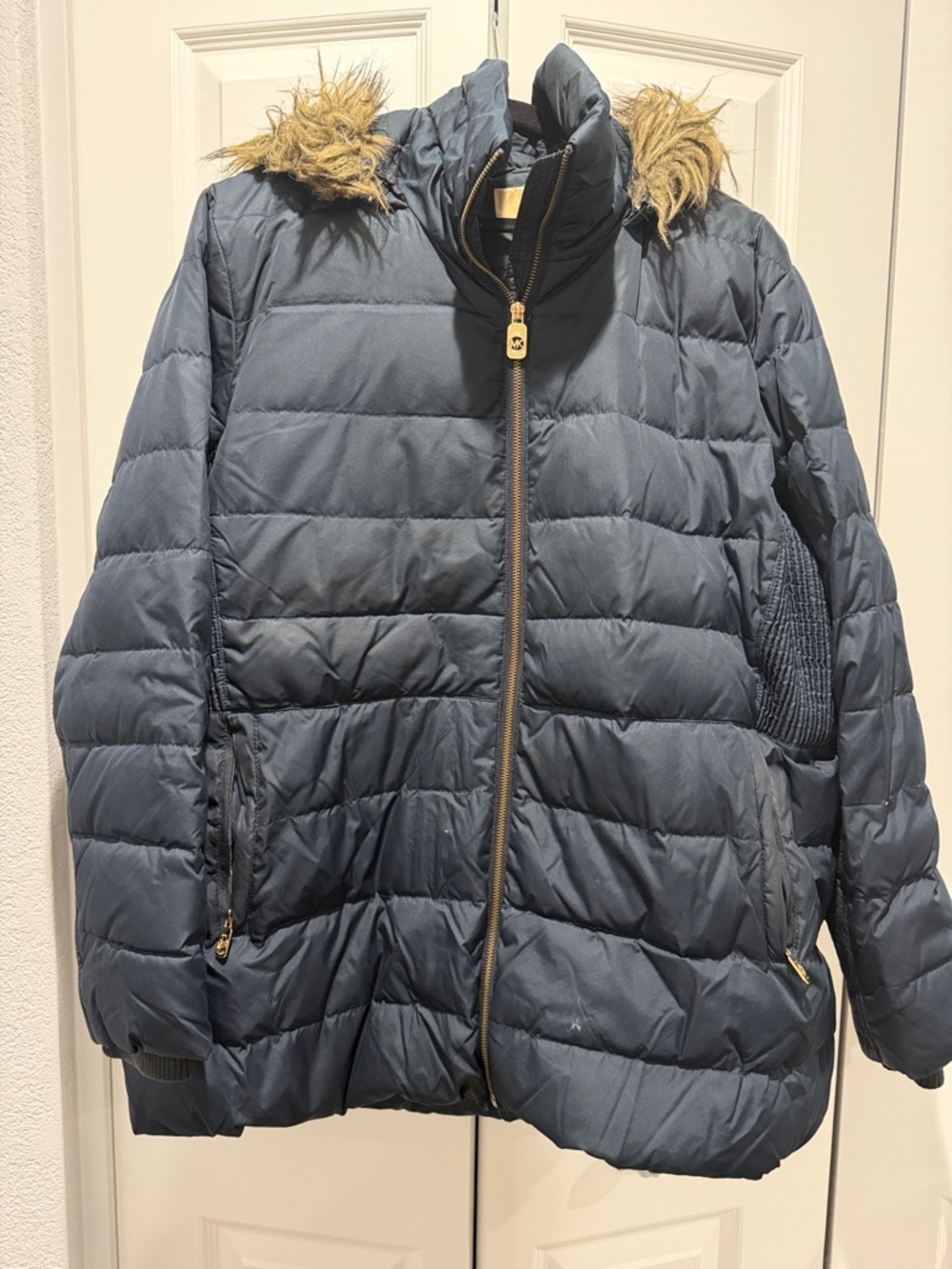Michael Kors Quilted Puffer Down Jacket with Hood Faux Fur Trim